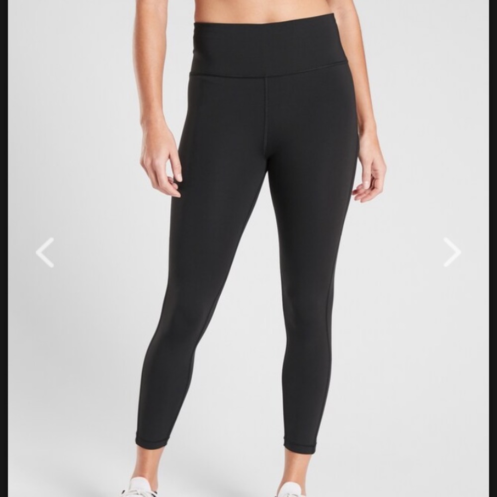 Athleta ultimate stash pocket 7/8 tight leggings size medium black